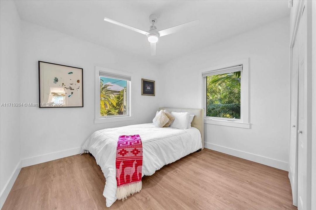 Recently Sold: $2,299,000 (3 beds, 2 baths, 2968 Square Feet)