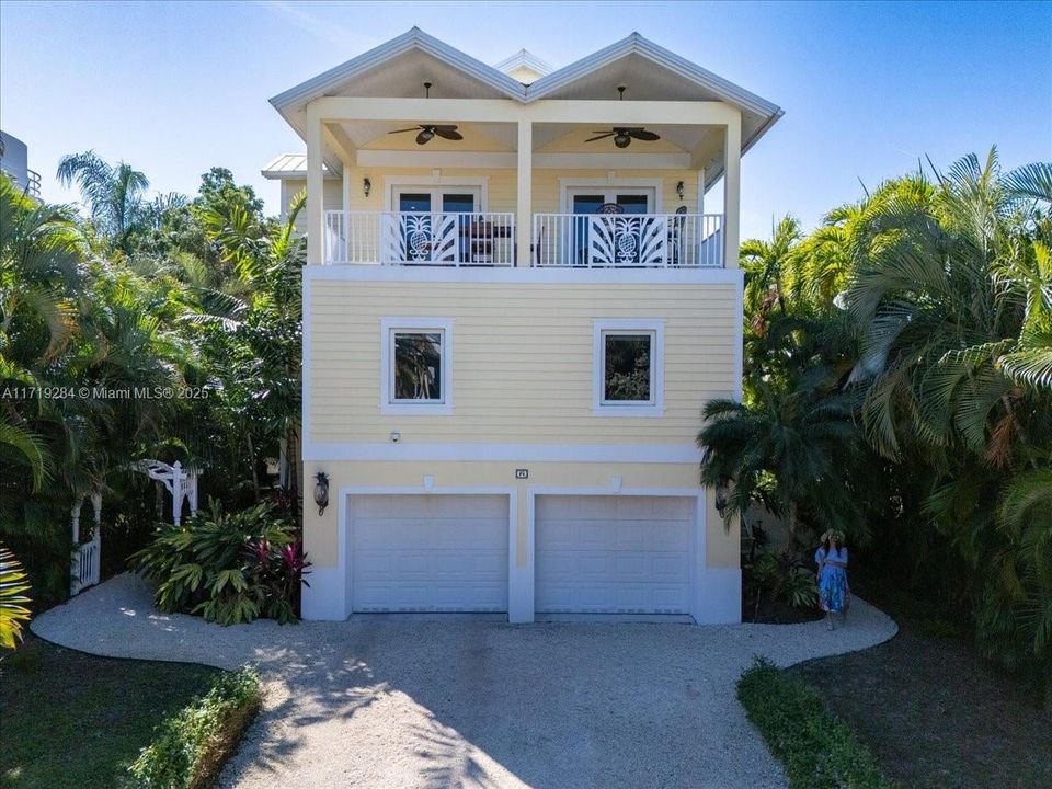 Recently Sold: $2,299,000 (3 beds, 2 baths, 2968 Square Feet)