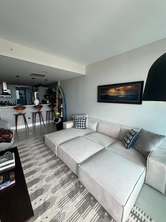 For Sale: $650,000 (1 beds, 2 baths, 1214 Square Feet)