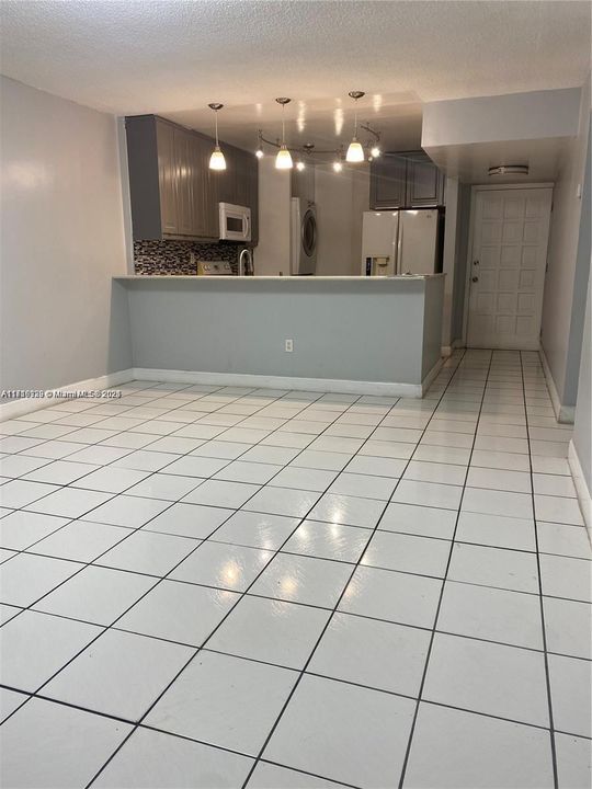 For Rent: $2,400 (2 beds, 2 baths, 870 Square Feet)