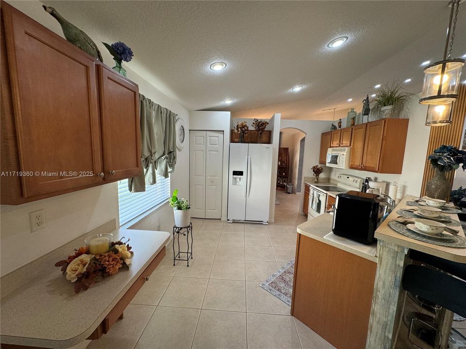 For Rent: $2,650 (3 beds, 2 baths, 1689 Square Feet)