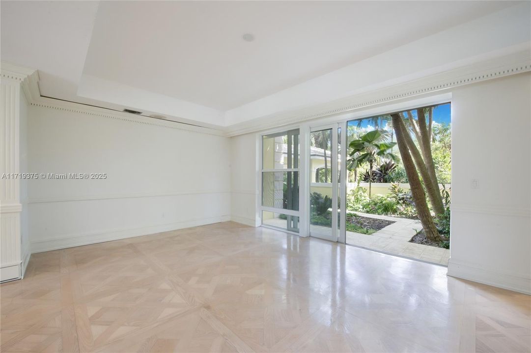 Dining room and Courtyard