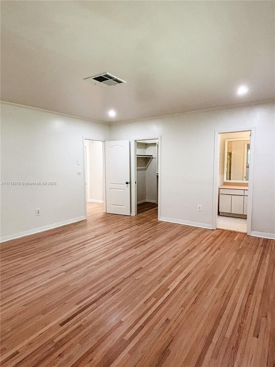 For Rent: $5,500 (3 beds, 2 baths, 1895 Square Feet)