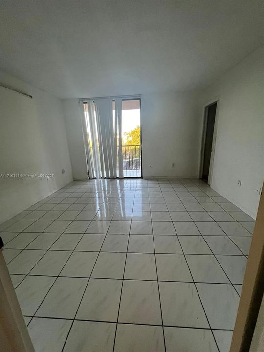 For Rent: $2,100 (2 beds, 2 baths, 965 Square Feet)