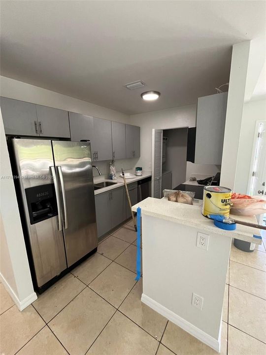 For Rent: $1,950 (2 beds, 1 baths, 772 Square Feet)