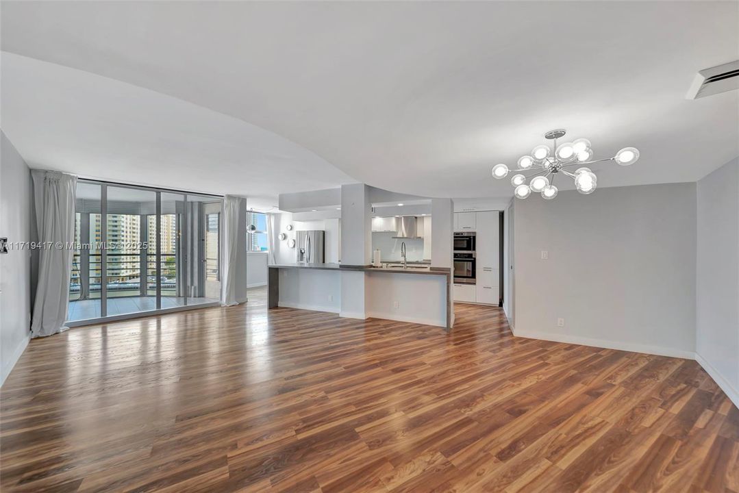 For Sale: $389,000 (2 beds, 2 baths, 1420 Square Feet)