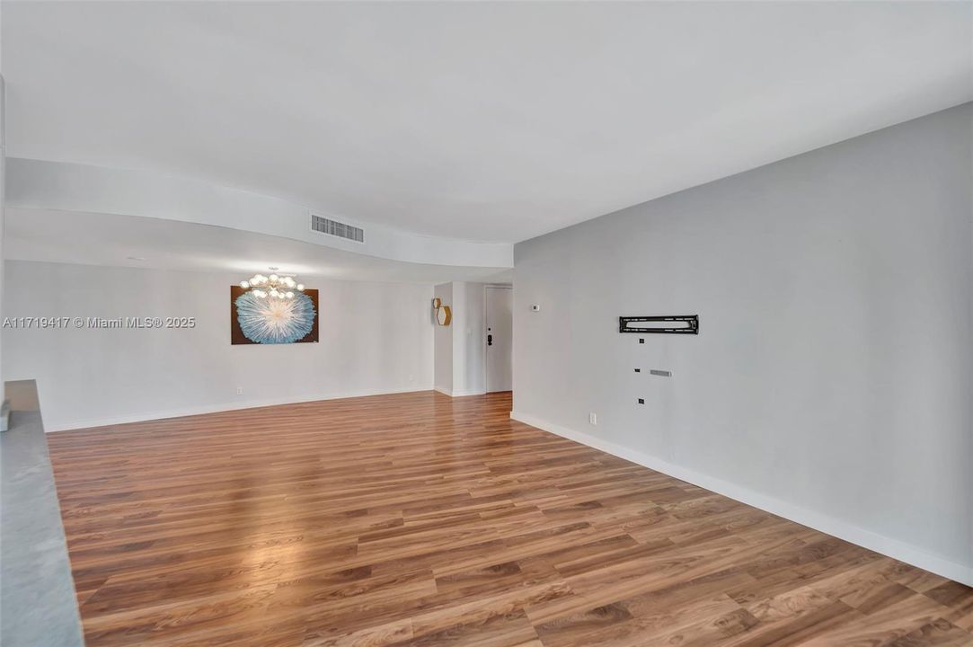 For Sale: $389,000 (2 beds, 2 baths, 1420 Square Feet)