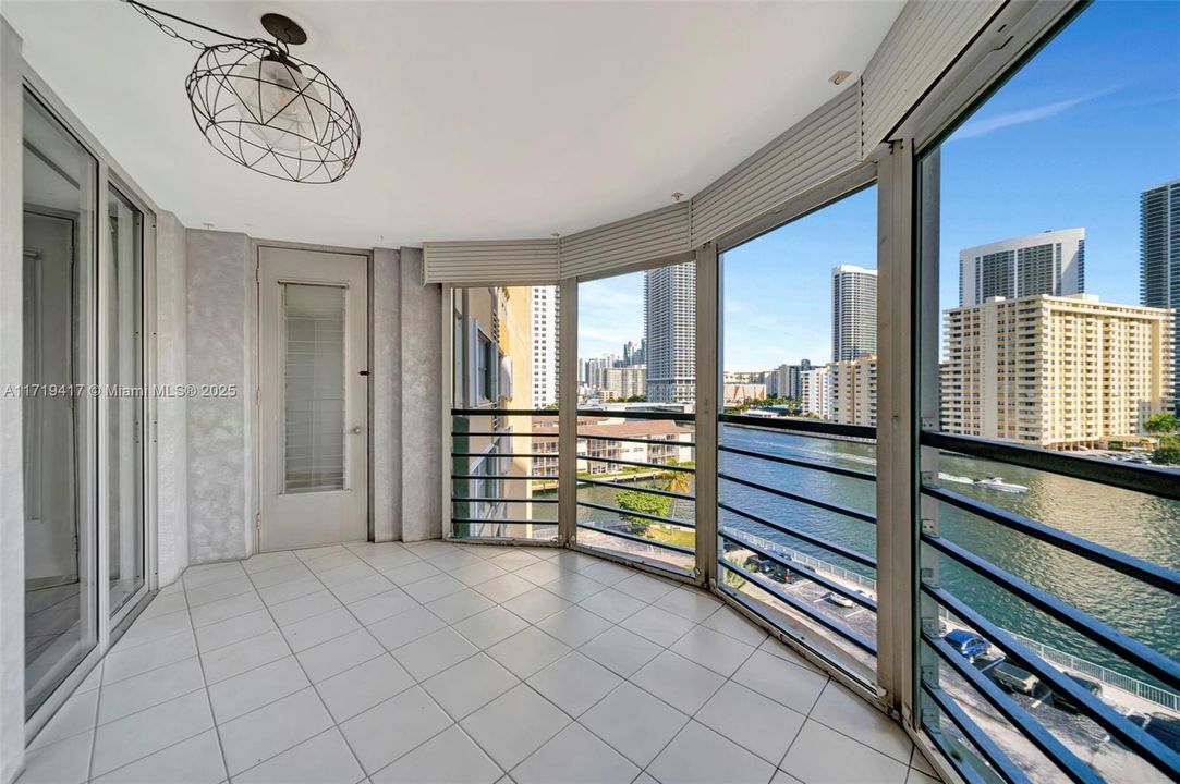 For Sale: $389,000 (2 beds, 2 baths, 1420 Square Feet)