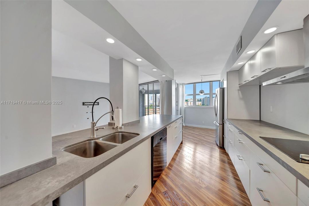 For Sale: $389,000 (2 beds, 2 baths, 1420 Square Feet)