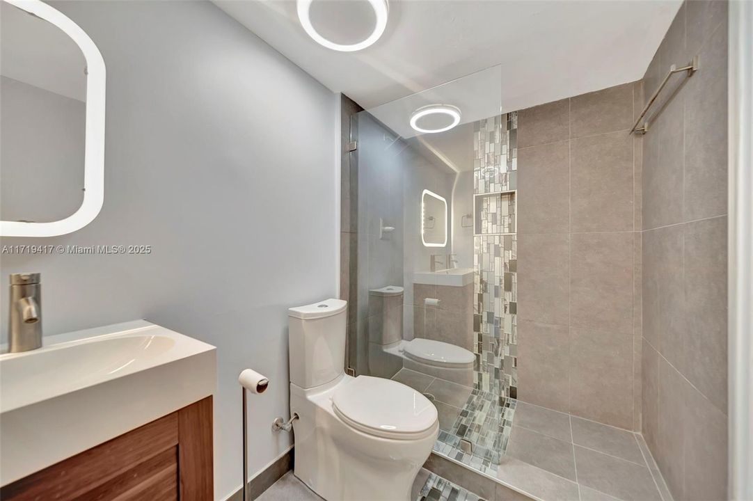 For Sale: $389,000 (2 beds, 2 baths, 1420 Square Feet)