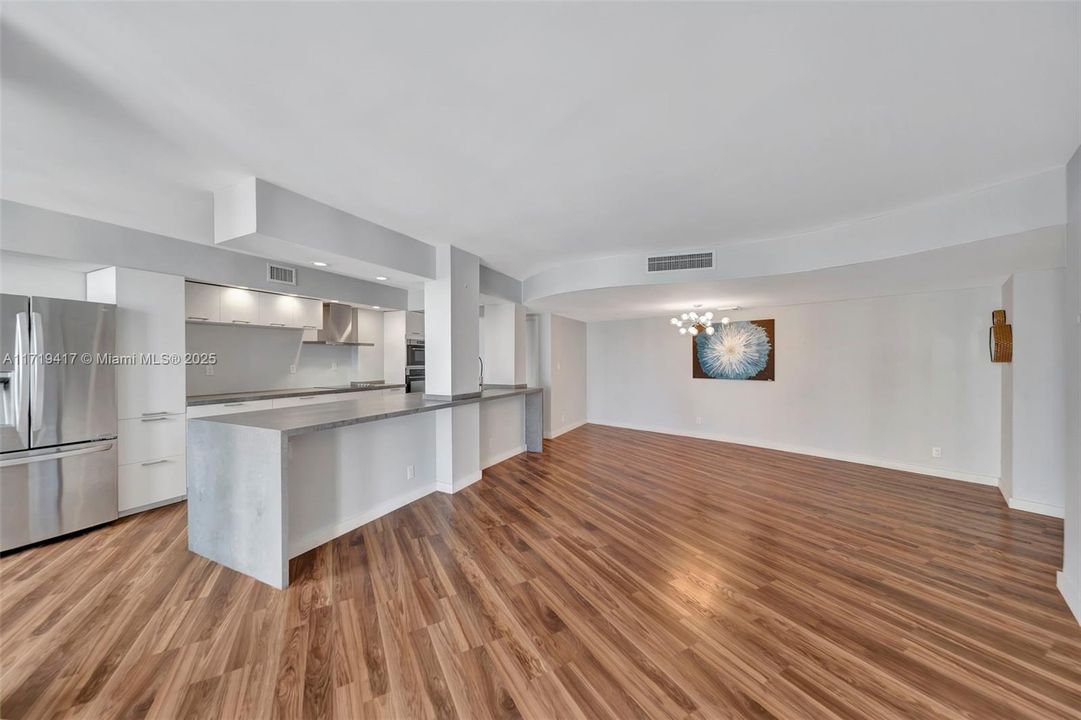 For Sale: $389,000 (2 beds, 2 baths, 1420 Square Feet)