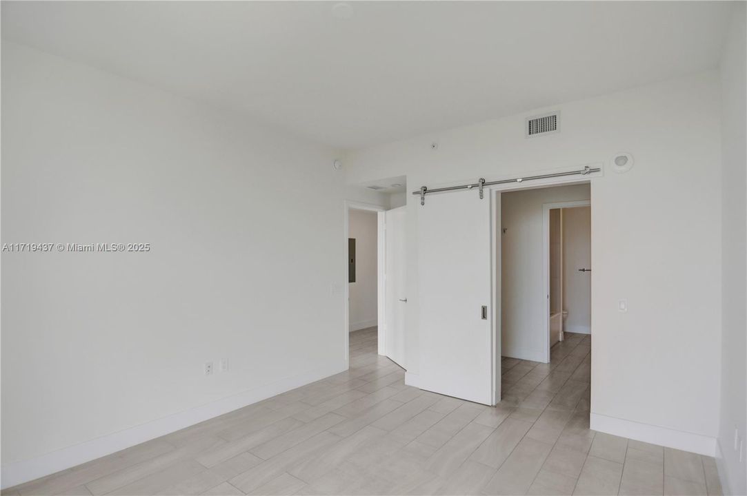 For Rent: $2,950 (2 beds, 2 baths, 1003 Square Feet)