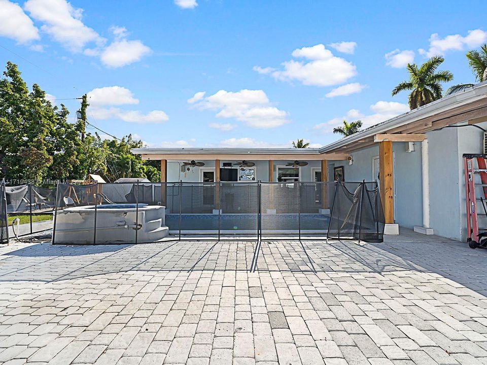 For Sale: $650,000 (3 beds, 3 baths, 1304 Square Feet)