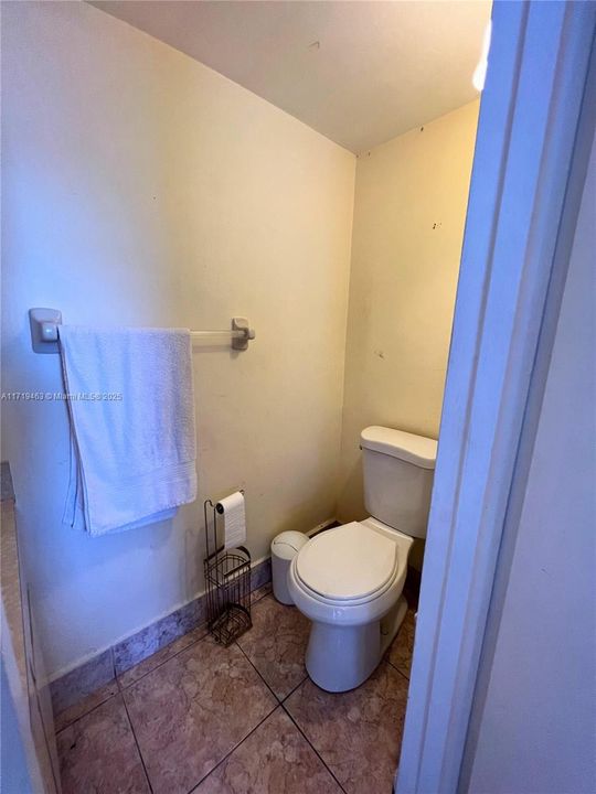 For Rent: $2,500 (2 beds, 2 baths, 974 Square Feet)