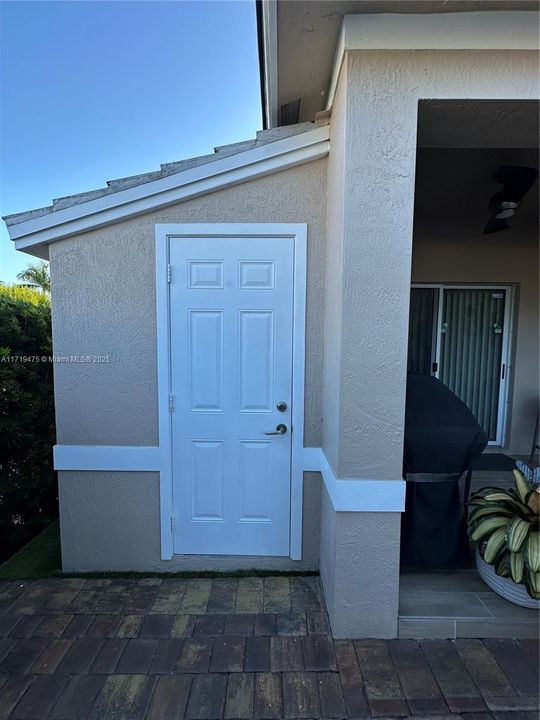 For Rent: $3,300 (4 beds, 2 baths, 1850 Square Feet)