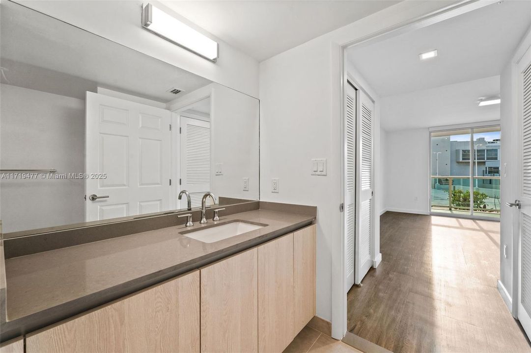 For Rent: $4,784 (2 beds, 2 baths, 1338 Square Feet)