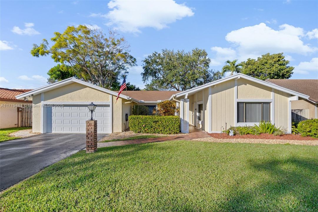 For Sale: $775,000 (4 beds, 2 baths, 1999 Square Feet)