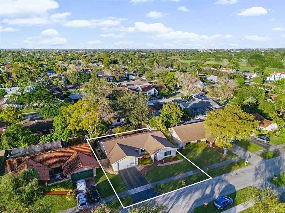 For Sale: $775,000 (4 beds, 2 baths, 1999 Square Feet)