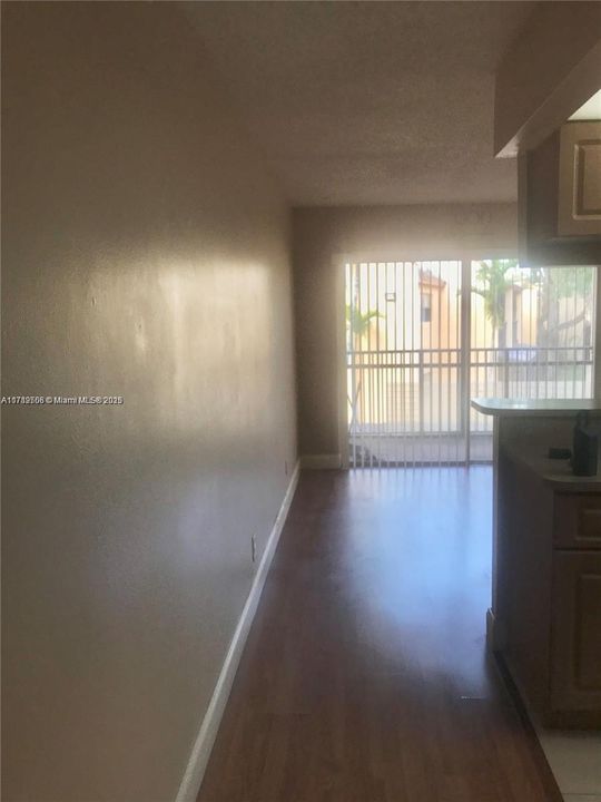 For Rent: $1,950 (2 beds, 2 baths, 1081 Square Feet)