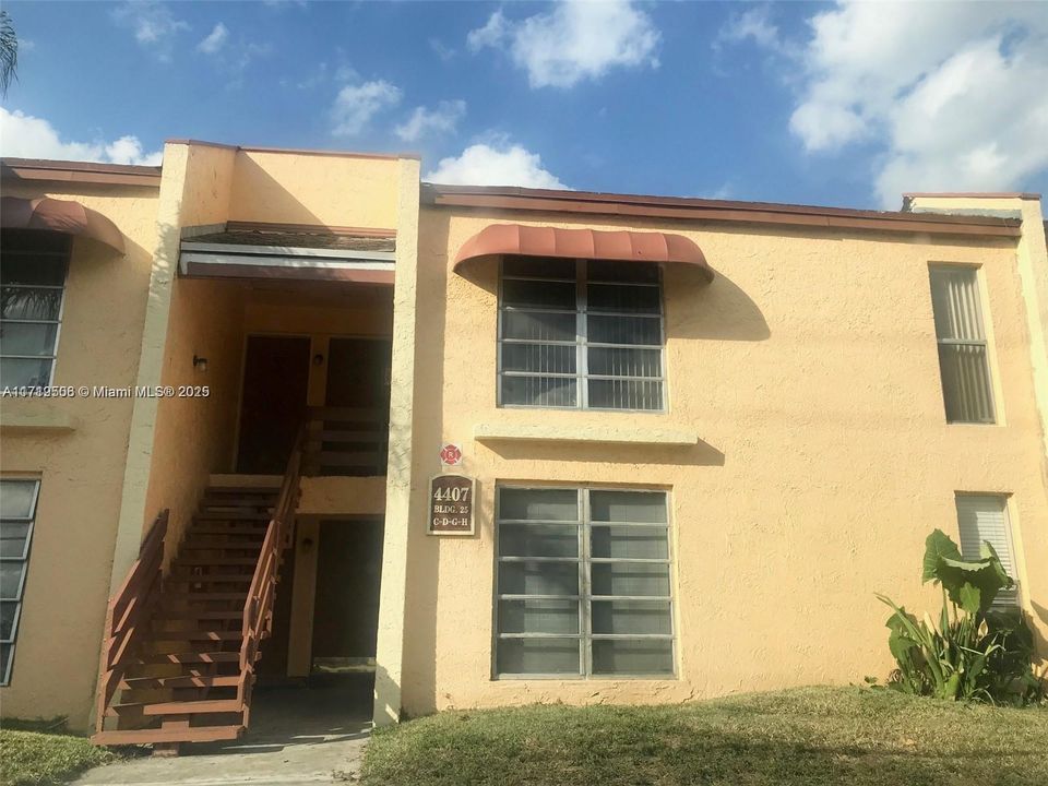 For Rent: $1,950 (2 beds, 2 baths, 1081 Square Feet)