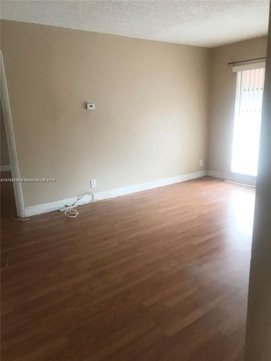 For Rent: $1,950 (2 beds, 2 baths, 1081 Square Feet)