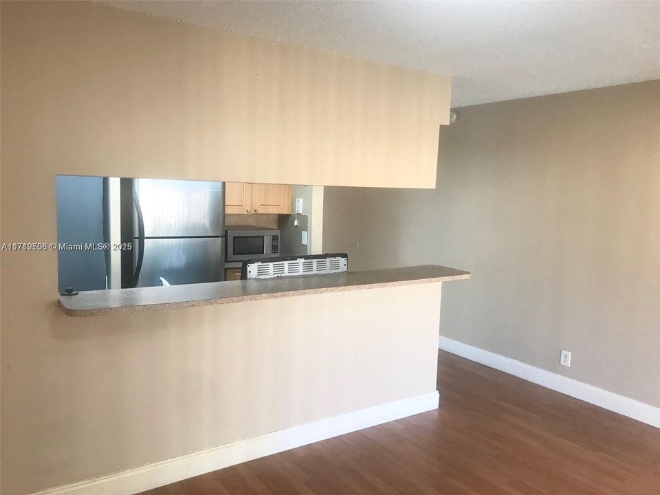 For Rent: $1,950 (2 beds, 2 baths, 1081 Square Feet)