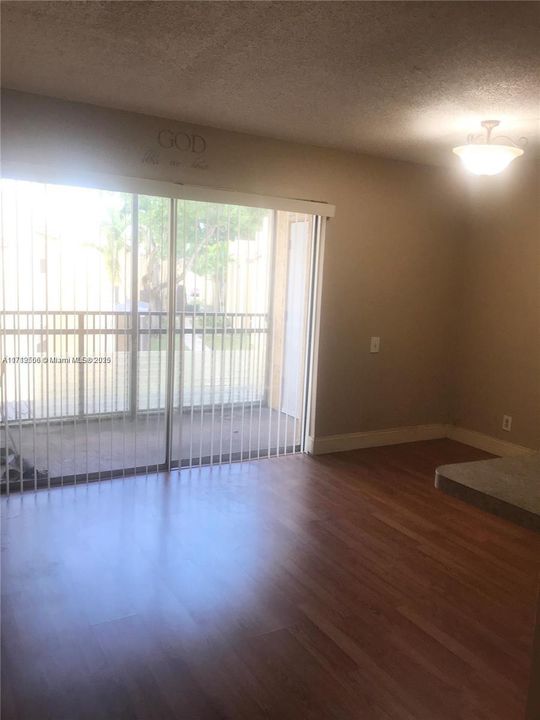 For Rent: $1,950 (2 beds, 2 baths, 1081 Square Feet)