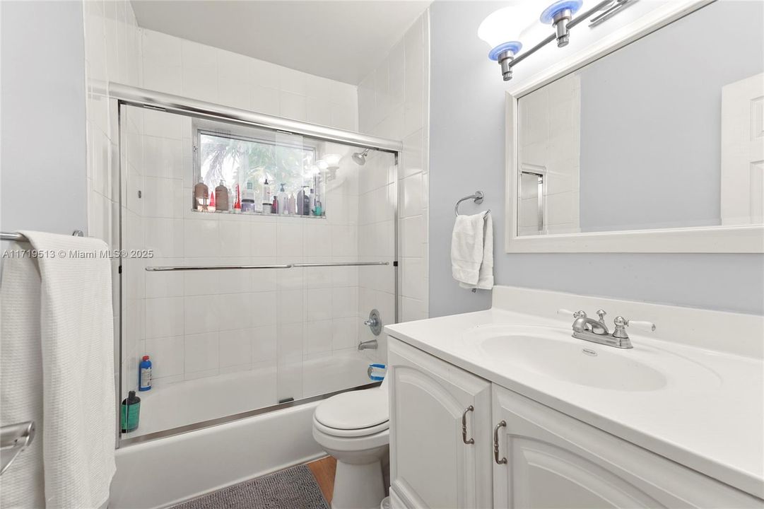 For Sale: $395,000 (1 beds, 1 baths, 620 Square Feet)