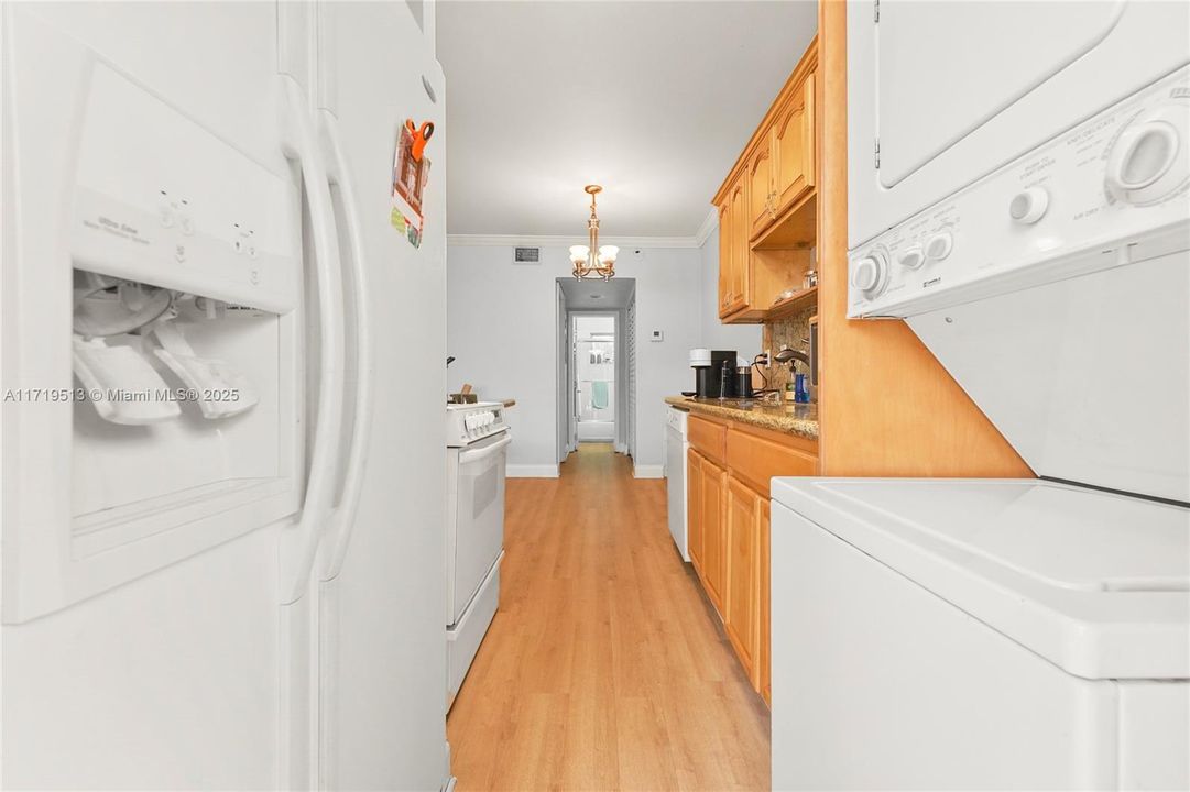 For Sale: $395,000 (1 beds, 1 baths, 620 Square Feet)