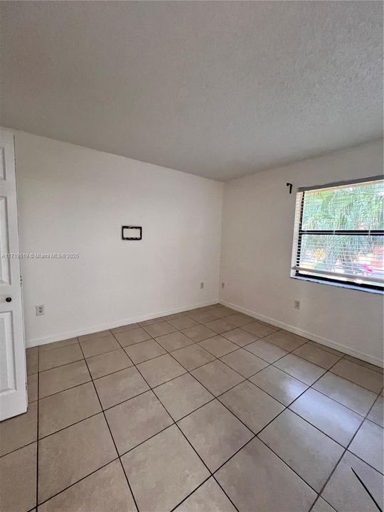 For Rent: $2,800 (3 beds, 2 baths, 1215 Square Feet)