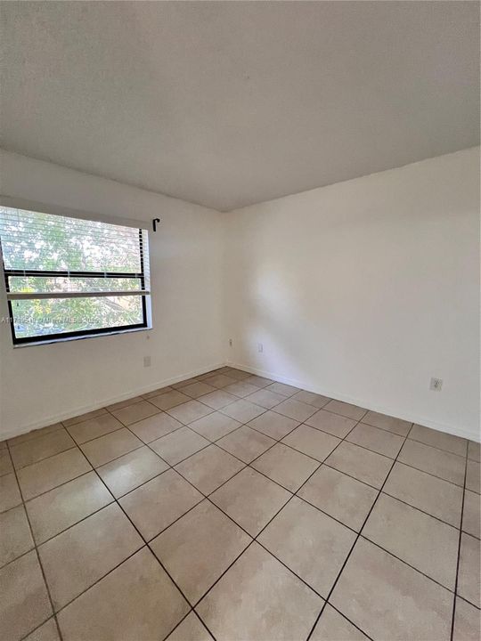 For Rent: $2,800 (3 beds, 2 baths, 1215 Square Feet)