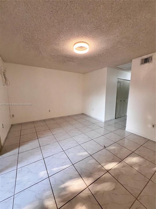 For Rent: $2,800 (3 beds, 2 baths, 1215 Square Feet)