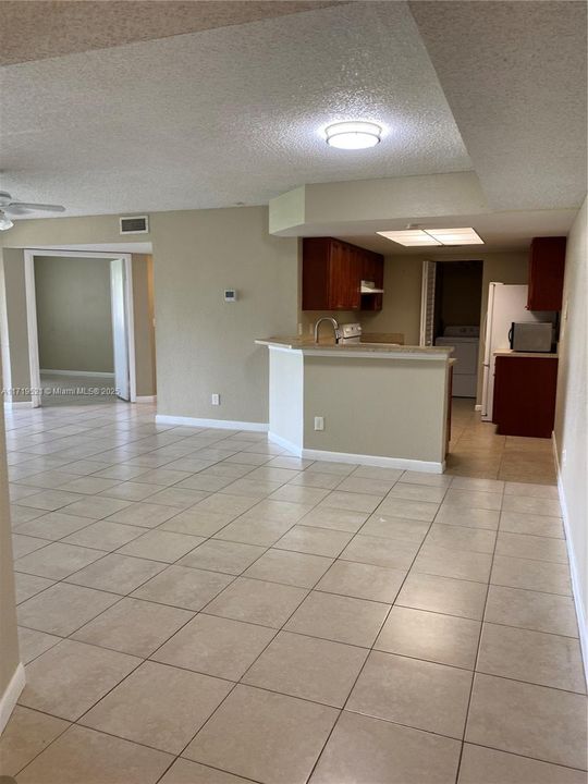 For Rent: $2,500 (3 beds, 2 baths, 1273 Square Feet)