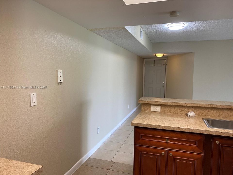 For Rent: $2,500 (3 beds, 2 baths, 1273 Square Feet)