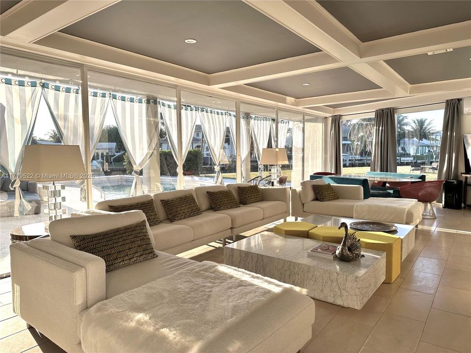 最近售出: $8,250,000 (0.58 acres)