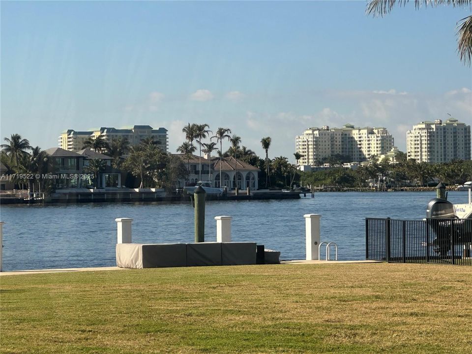 最近售出: $8,250,000 (0.58 acres)