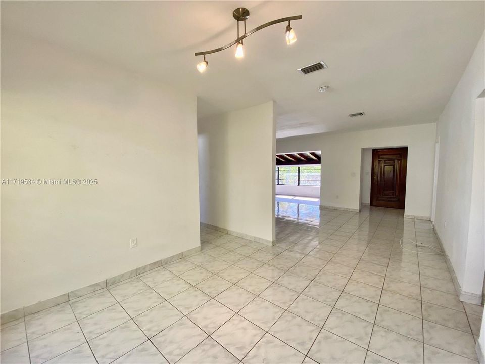 For Rent: $5,600 (4 beds, 3 baths, 2000 Square Feet)