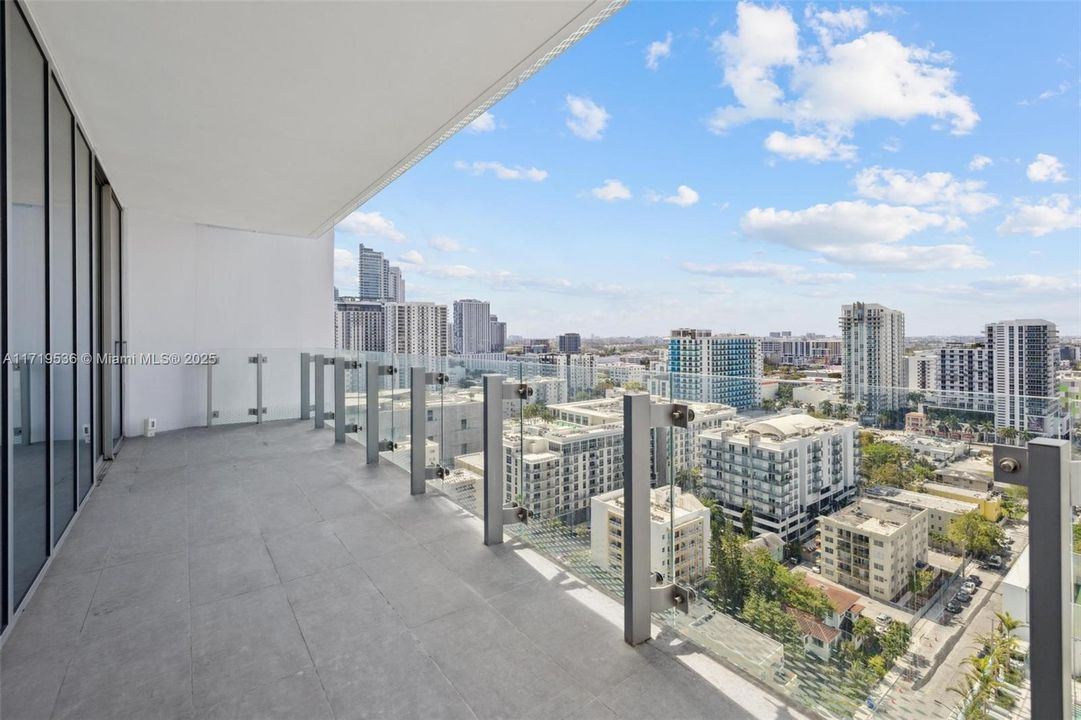 For Sale: $1,350,000 (2 beds, 2 baths, 1080 Square Feet)