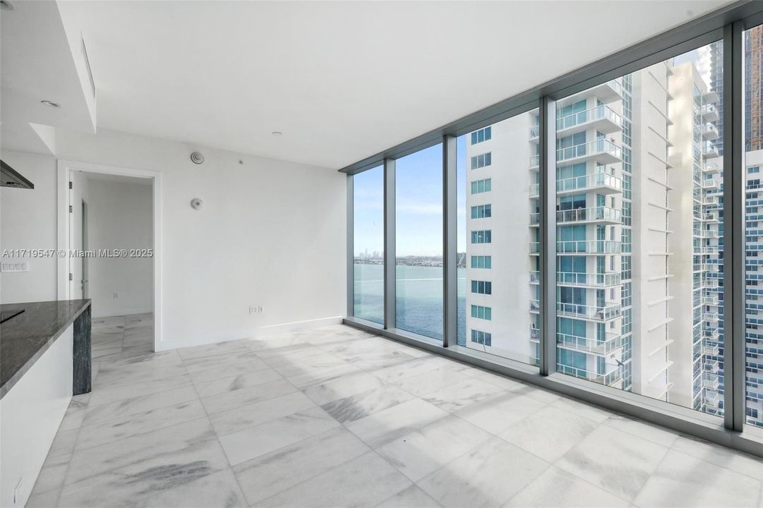 For Sale: $1,350,000 (2 beds, 2 baths, 1080 Square Feet)