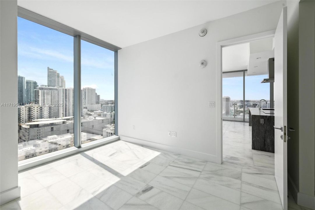 For Sale: $1,350,000 (2 beds, 2 baths, 1080 Square Feet)