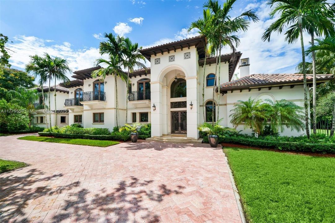 For Sale: $4,985,000 (6 beds, 7 baths, 6514 Square Feet)