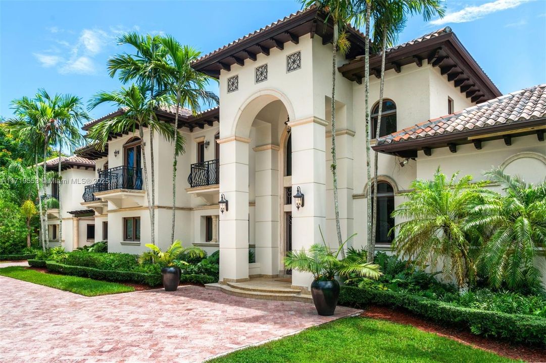 For Sale: $4,985,000 (6 beds, 7 baths, 6514 Square Feet)