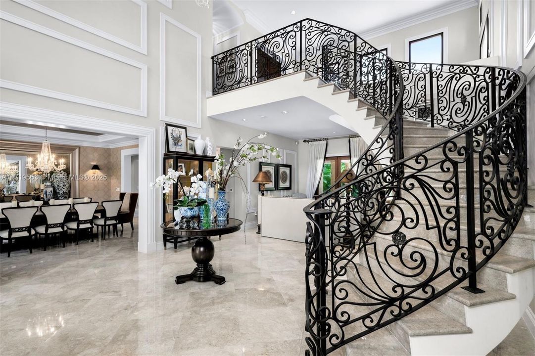 For Sale: $4,985,000 (6 beds, 7 baths, 6514 Square Feet)