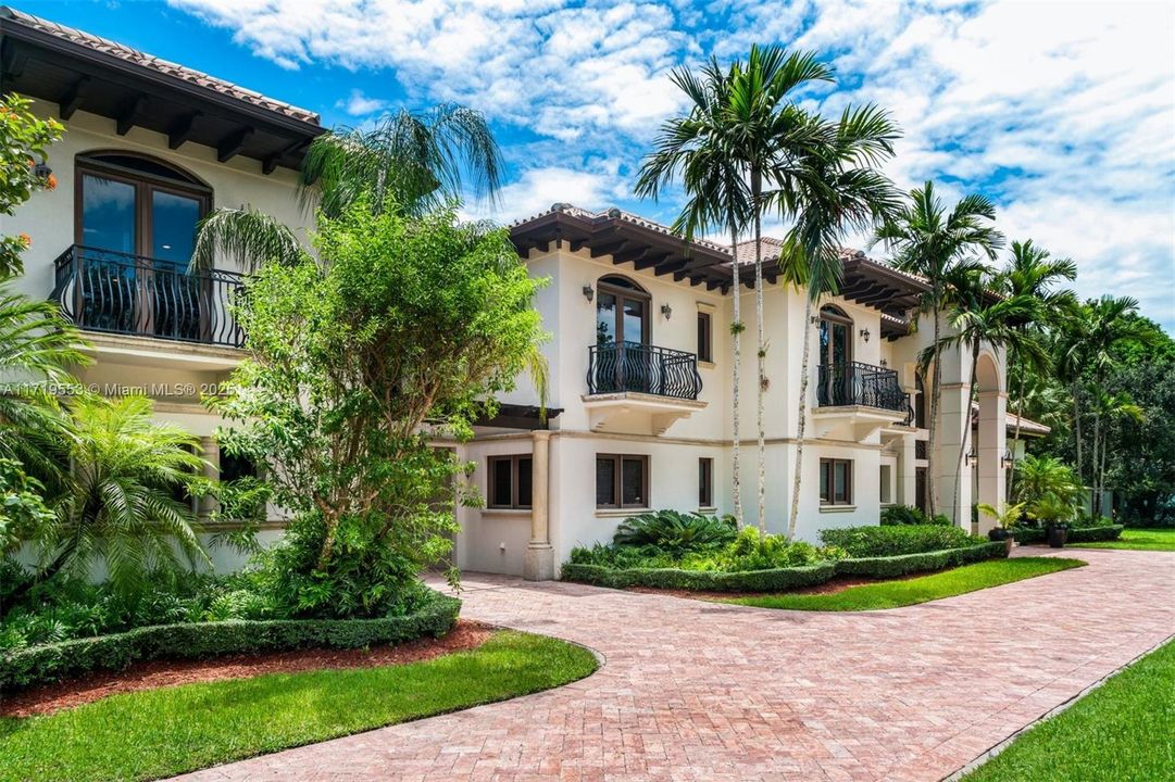 For Sale: $4,985,000 (6 beds, 7 baths, 6514 Square Feet)