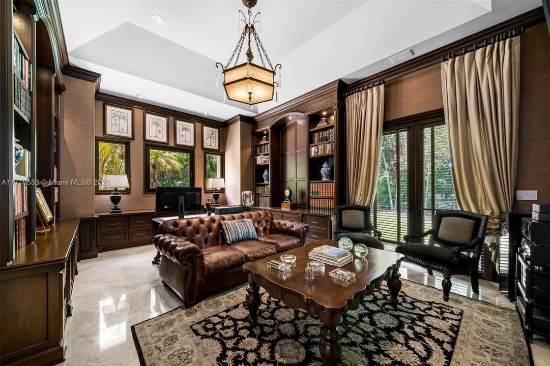 For Sale: $4,985,000 (6 beds, 7 baths, 6514 Square Feet)