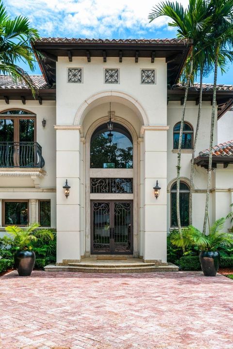 For Sale: $4,985,000 (6 beds, 7 baths, 6514 Square Feet)