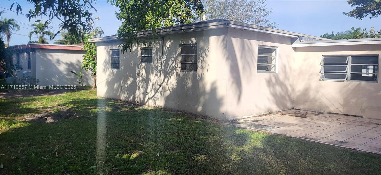 For Rent: $3,000 (3 beds, 2 baths, 2113 Square Feet)