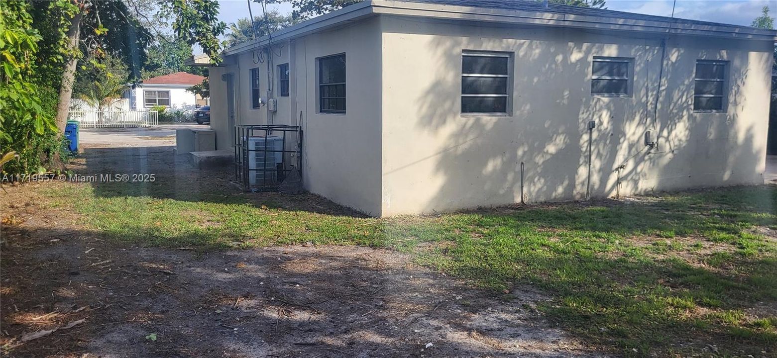 For Rent: $3,000 (3 beds, 2 baths, 2113 Square Feet)