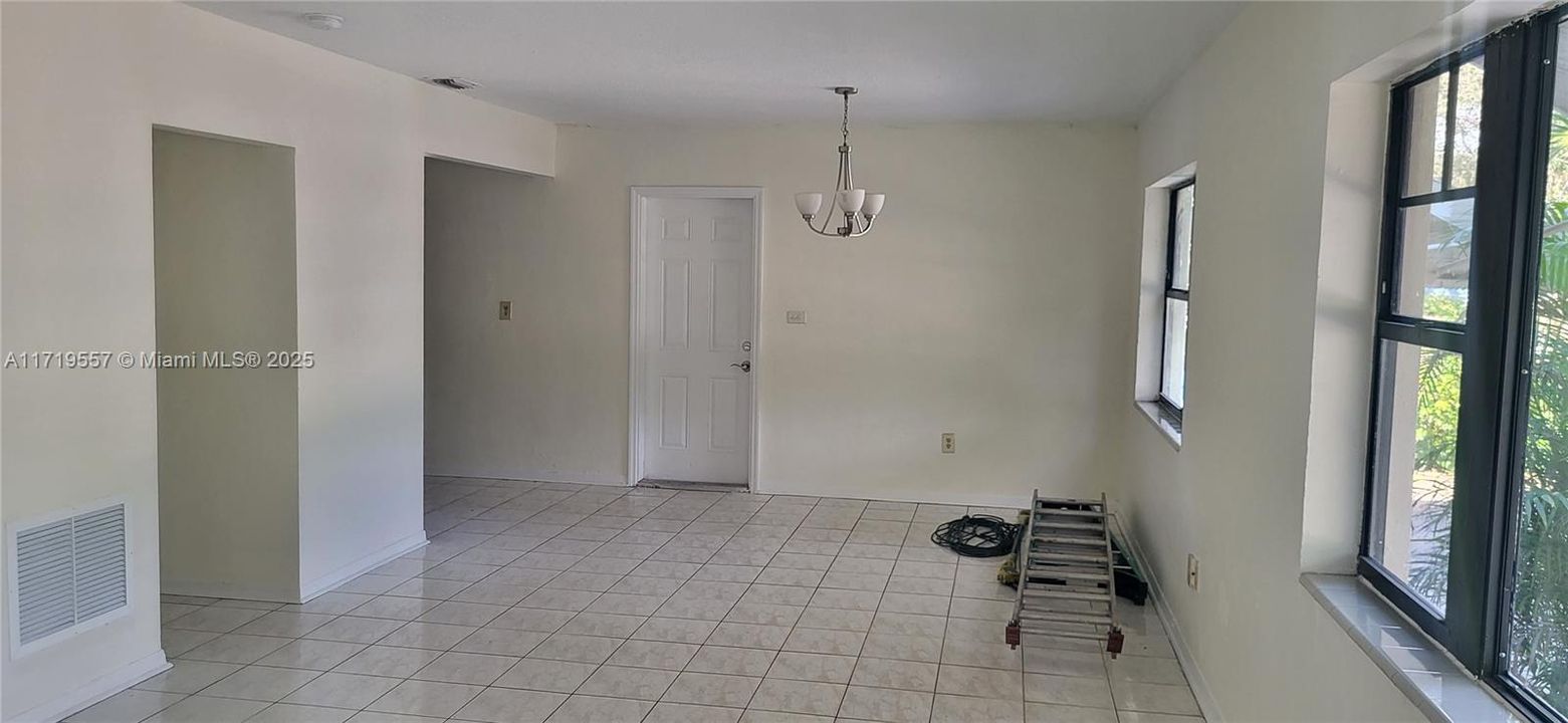 For Rent: $3,000 (3 beds, 2 baths, 2113 Square Feet)