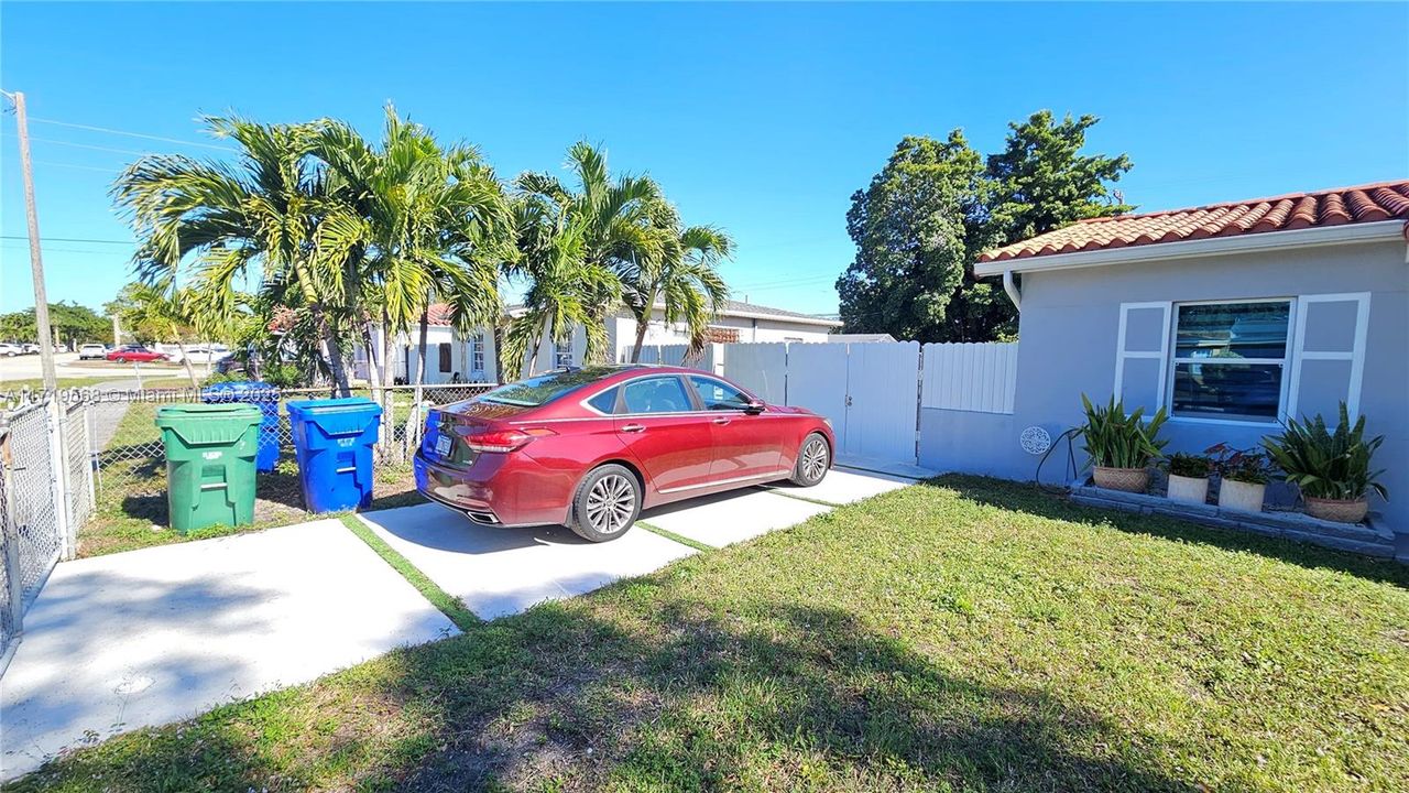 For Sale: $725,000 (4 beds, 2 baths, 1569 Square Feet)